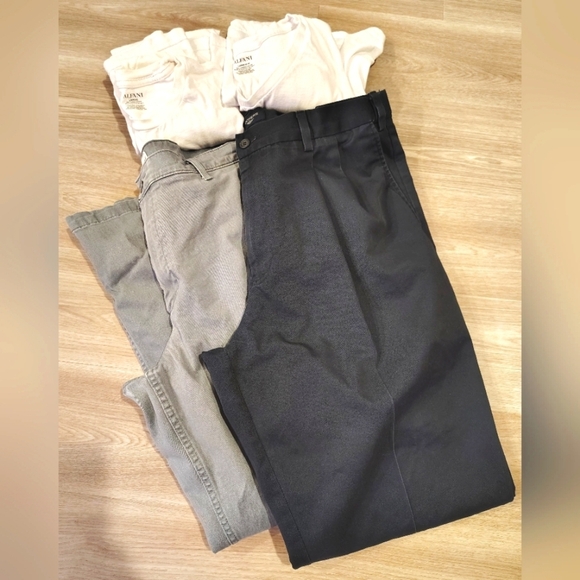 Dockers Men's Navy Blue and Gray Pants Set And 2 White T Shirts 100% Cotton - Picture 1 of 7